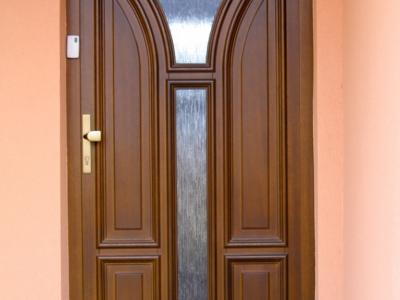 Masívne dubové vchodové dvere od spoločnosti Eurodreveník s.r.o