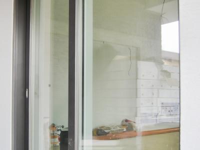 Referencie novostavba drevené okná, dvere, presklenné steny trojsklo 